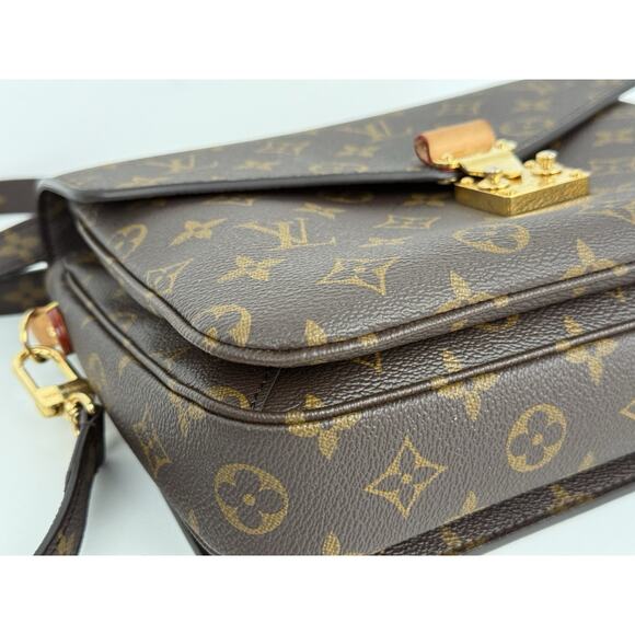 Louis Vuitton Pochette Métis Monogram Canvas Shoulder Bag with Gold Hardware - Picture 7 of 16